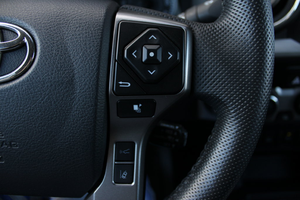 Used 2023 Toyota Tacoma SR5 AWD/4WD image 8