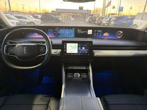 Used 2024 Lincoln Nautilus Reserve image 17