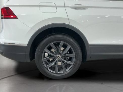 Used 2024 Volkswagen Tiguan SE AWD/4WD image 23