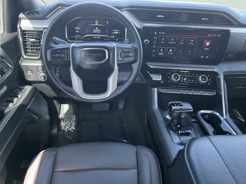 Used 2025 GMC Sierra 1500 Denali w/ Denali Reserve Package AWD/4WD image 13