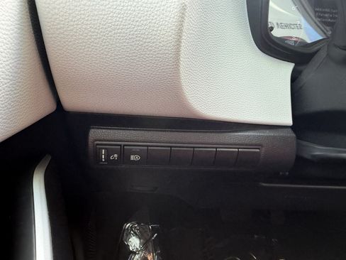 Certified 2025 Toyota Corolla SE FWD image 7