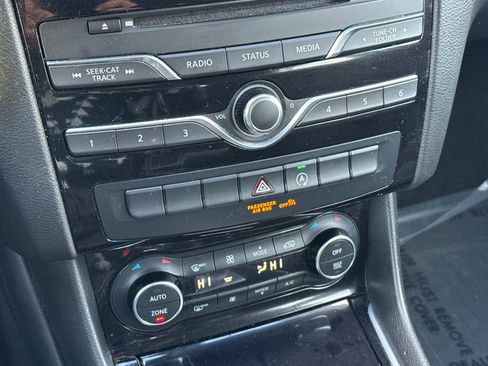 Used 2017 INFINITI QX30 image 18