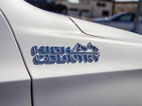 Used 2024 Chevrolet Suburban High Country image 14