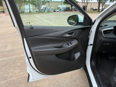 Used 2025 Buick Encore GX Preferred FWD image 18
