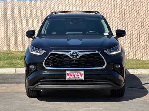 Used 2025 Toyota Highlander Limited AWD/4WD image 9