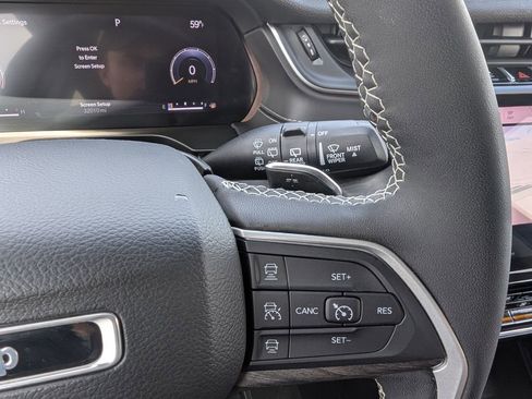 Used 2023 Jeep Grand Cherokee Limited w/ Luxury Tech Group II AWD/4WD image 35