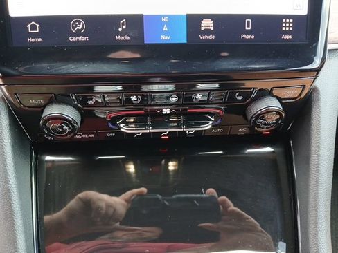 Used 2023 Jeep Grand Cherokee L Summit w/ Luxury Tech Group V AWD/4WD image 49