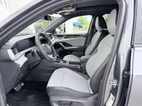 New 2026 Volkswagen Tiguan SE R-Line AWD/4WD image 11