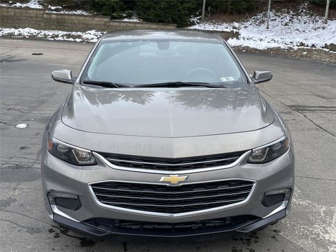 Used 2017 Chevrolet Malibu LT image 8