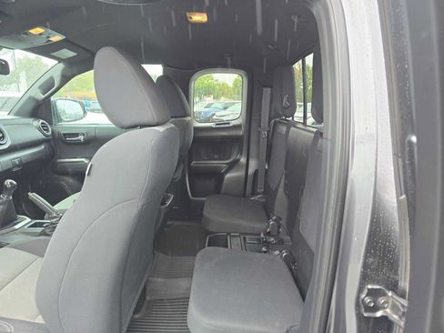 Used 2020 Toyota Tacoma TRD Sport AWD/4WD image 17