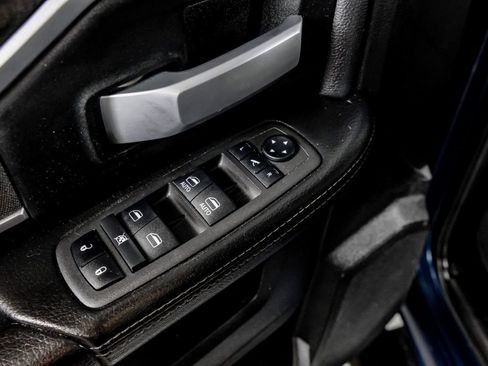 Used 2020 RAM 2500 Big Horn w/ Night Edition AWD/4WD image 34