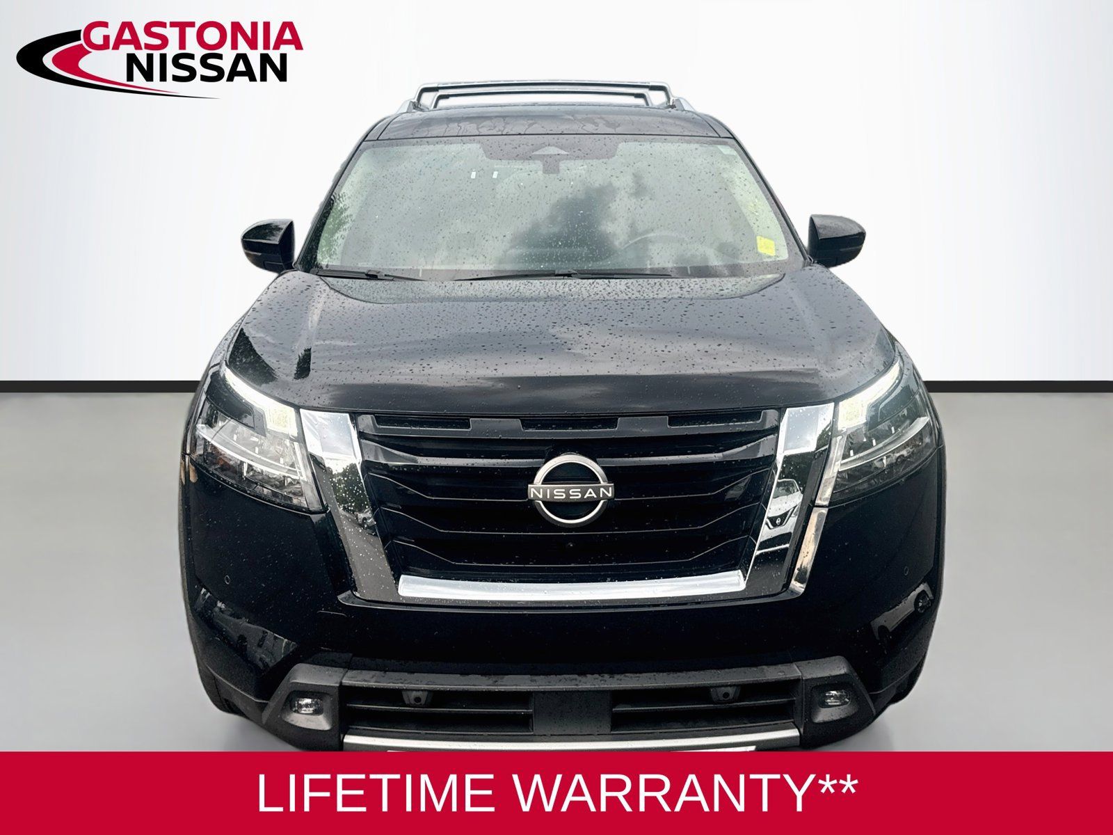 Used 2022 Nissan Pathfinder SL w/ Lighting Package (N92) FWD image 2