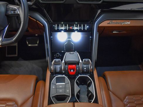 Used 2022 Lamborghini Urus image 34