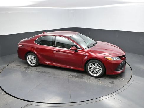 Used 2020 Toyota Camry XLE FWD image 25