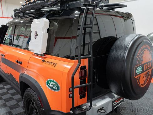 Used 2022 Land Rover Defender 110 S AWD/4WD image 9