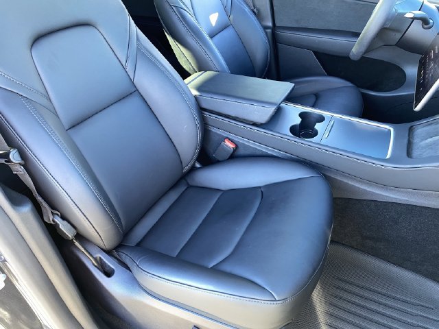 Used 2025 Tesla Model Y Long Range RWD image 12