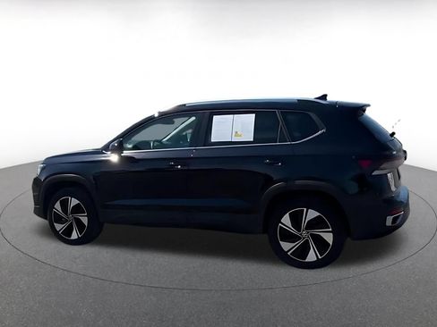Used 2025 Volkswagen Taos SE AWD/4WD image 8