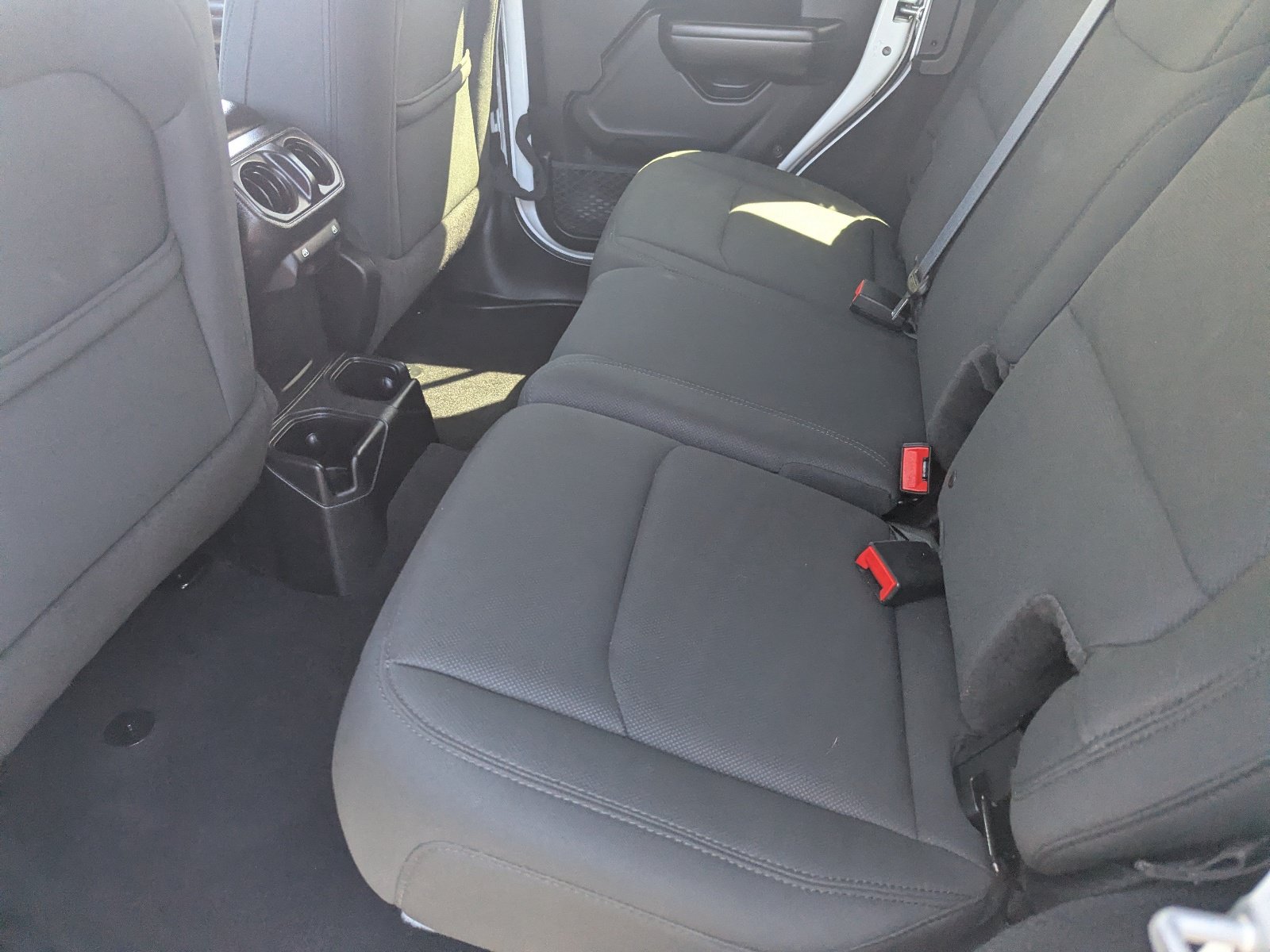 Used 2018 Jeep Wrangler Unlimited Sport S AWD/4WD image 16