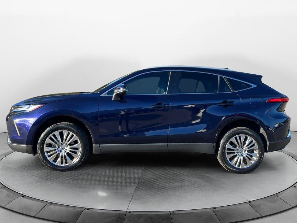 Used 2024 Toyota Venza XLE AWD/4WD image 4