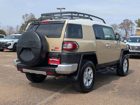 Used 2013 Toyota FJ Cruiser 2WD image 4