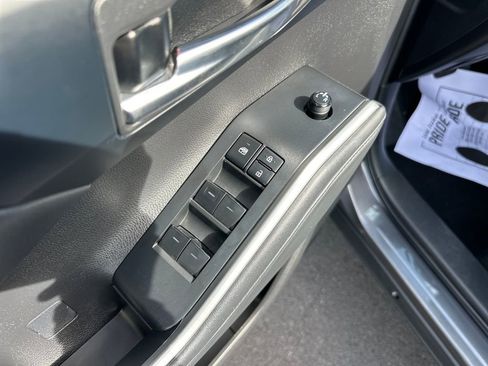 Used 2022 Toyota Highlander XLE image 16