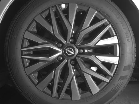 Used 2025 Nissan Altima 2.5 SV FWD image 14