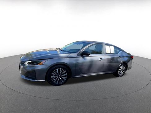 Used 2025 Nissan Altima 2.5 SV FWD image 8