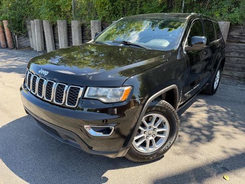 Used 2019 Jeep Grand Cherokee Laredo RWD image 1