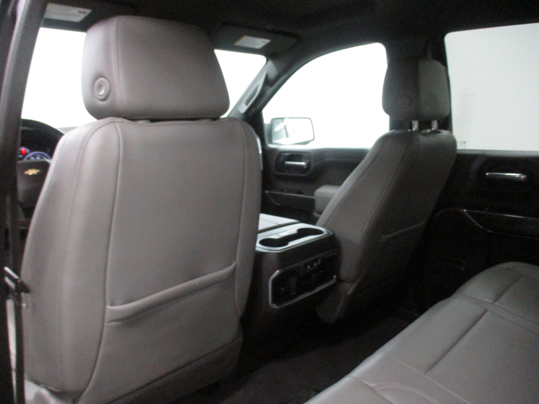 Used 2020 Chevrolet Silverado 1500 LTZ w/ LTZ Convenience Package AWD/4WD image 32