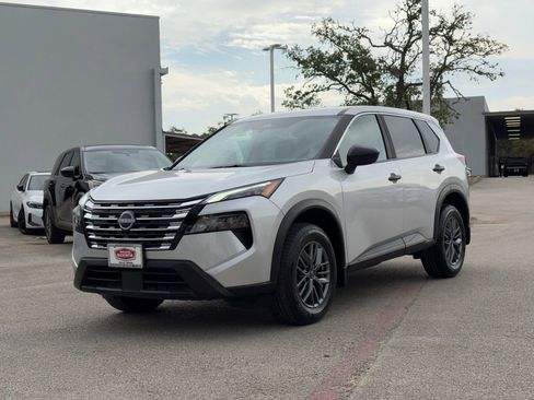 Used 2025 Nissan Rogue S image 7