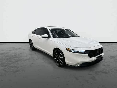 Used 2025 Honda Accord Touring image 6
