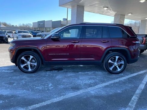 Used 2023 Jeep Grand Cherokee Limited w/ Luxury Tech Group II image 9