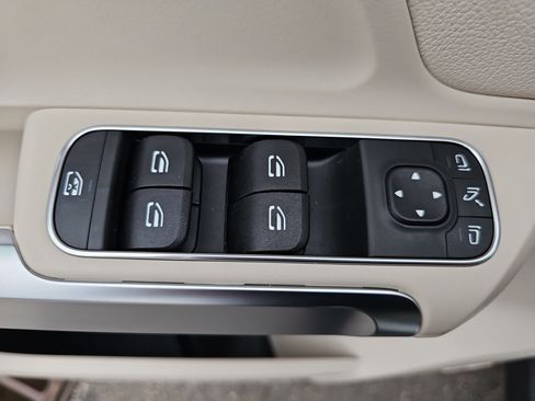 Certified 2025 Mercedes-Benz GLB 250 image 29