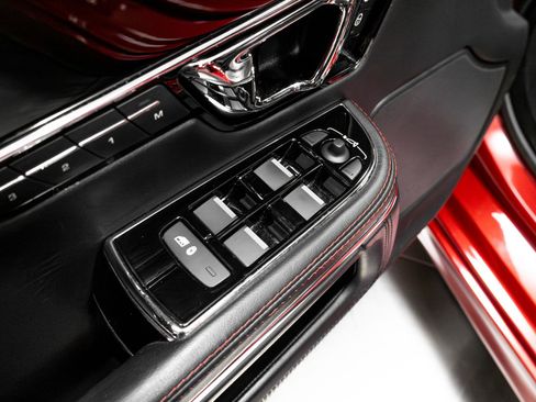 Used 2016 Jaguar XJ R image 47