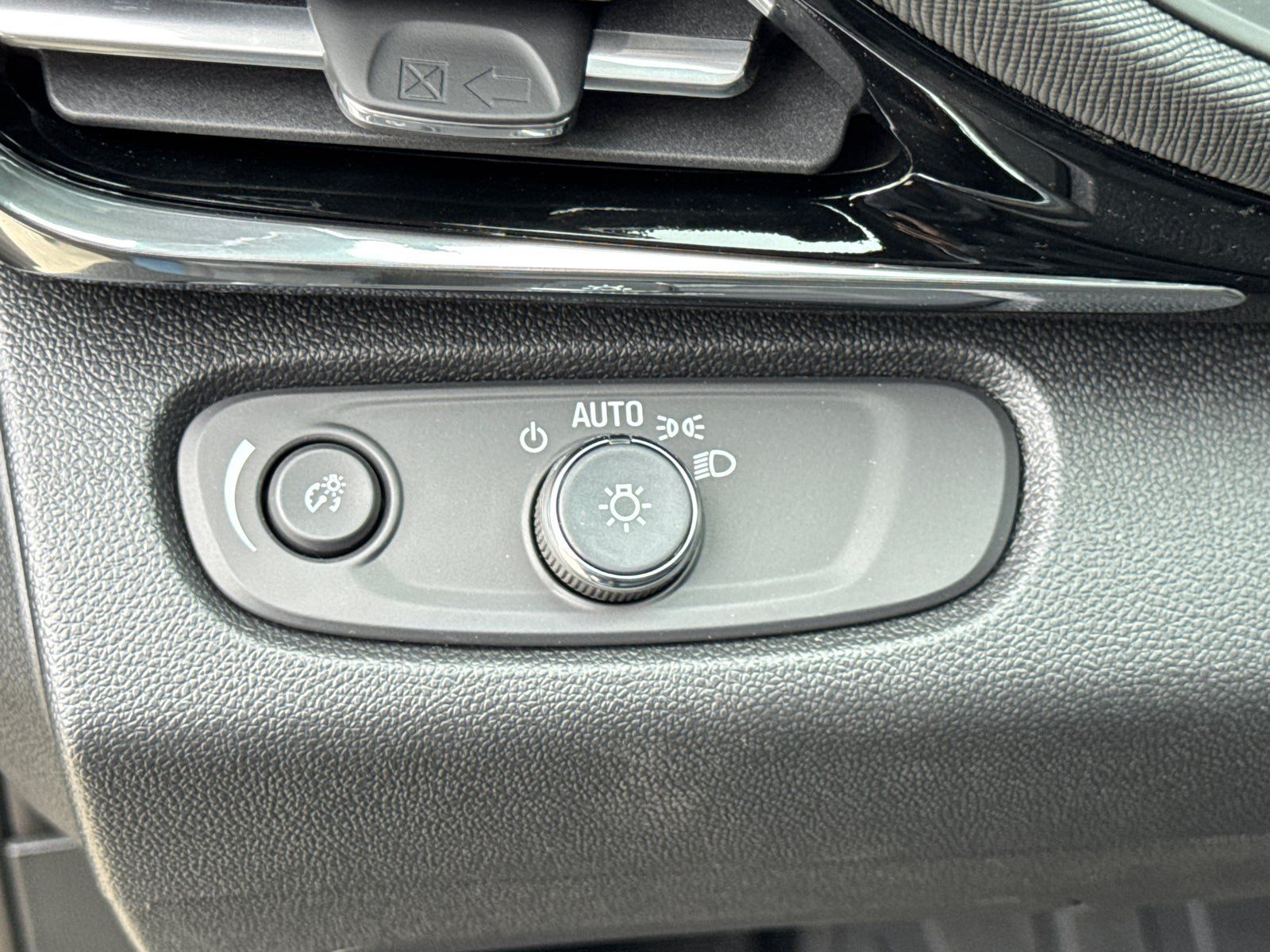 Used 2026 Buick Envista Sport Touring w/ Convenience I Package FWD image 32