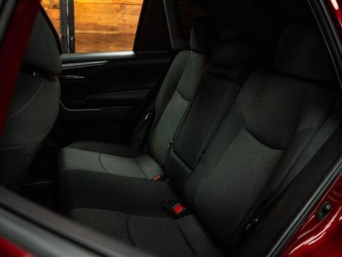 Used 2021 Toyota RAV4 XLE w/ Carpet Mat Package (TMS) AWD/4WD image 10