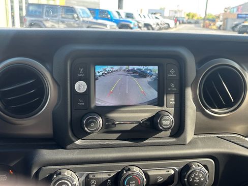 Used 2018 Jeep Wrangler Unlimited Sport image 12