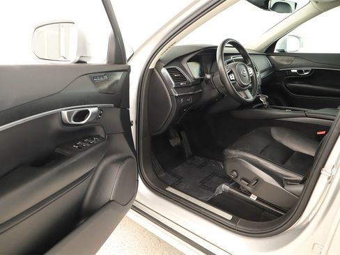 Used 2020 Volvo XC90 T5 Momentum image 14