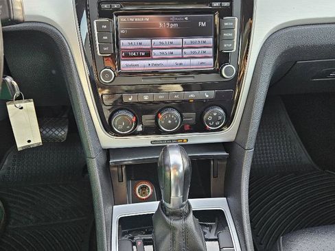 Used 2013 Volkswagen Passat 2.5 SE image 45