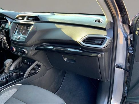 Used 2022 Chevrolet TrailBlazer LS FWD image 16
