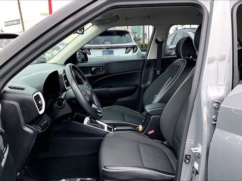 Certified 2022 Hyundai Venue Limited w/ Cargo Package image 14