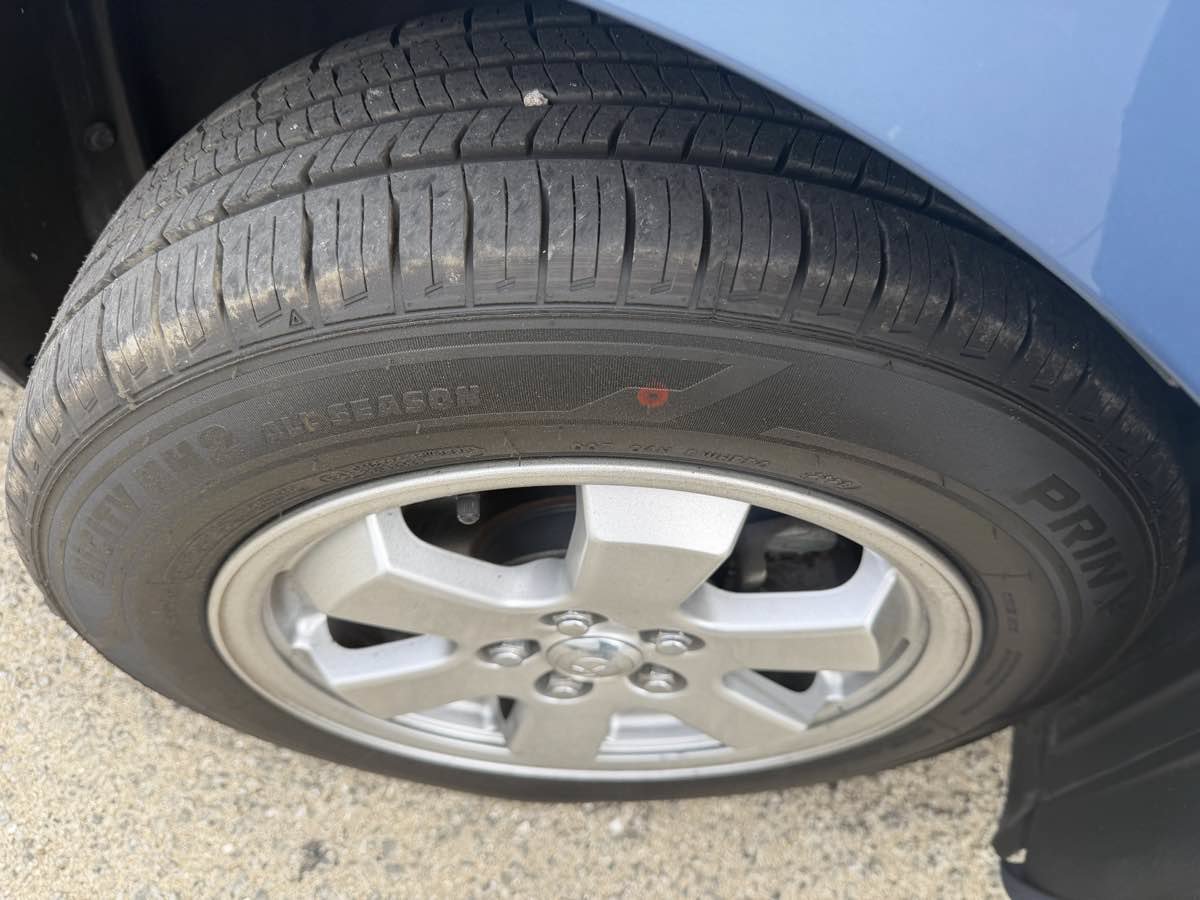 Used 2004 Toyota Prius w/ Pkg 5 FWD image 8