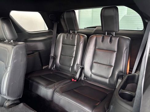 Used 2018 Ford Explorer Limited FWD image 12
