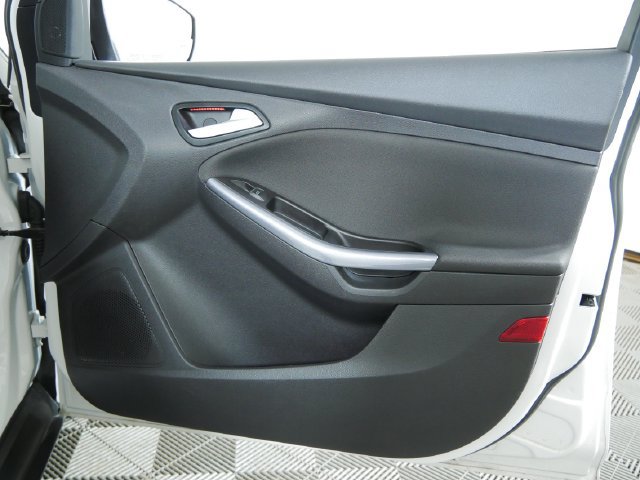 Used 2014 Ford Focus Titanium FWD image 12