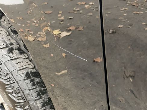 Used 2025 Chevrolet Suburban Z71 image 30