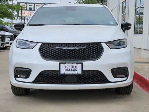 New 2026 Chrysler Pacifica Select image 5