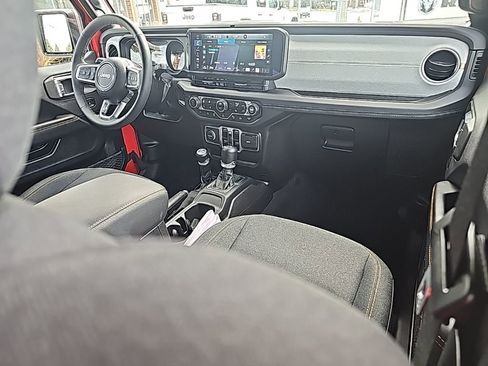 Certified 2025 Jeep Wrangler Unlimited Sahara w/ Safety Group image 23