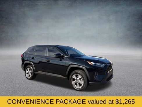 Used 2022 Toyota RAV4 XLE w/ Convenience Package image 2