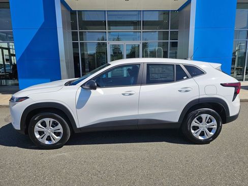 New 2026 Chevrolet Trax LS w/ Driver Confidence Package FWD image 2