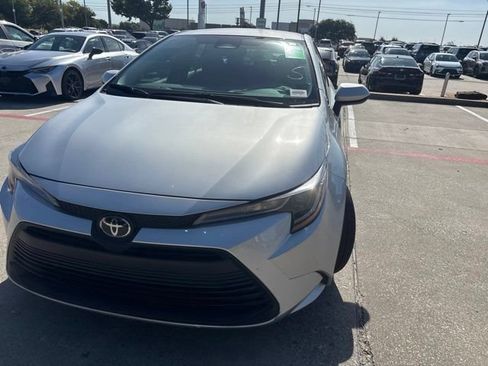 Used 2025 Toyota Corolla LE w/ Convenience Package FWD image 6